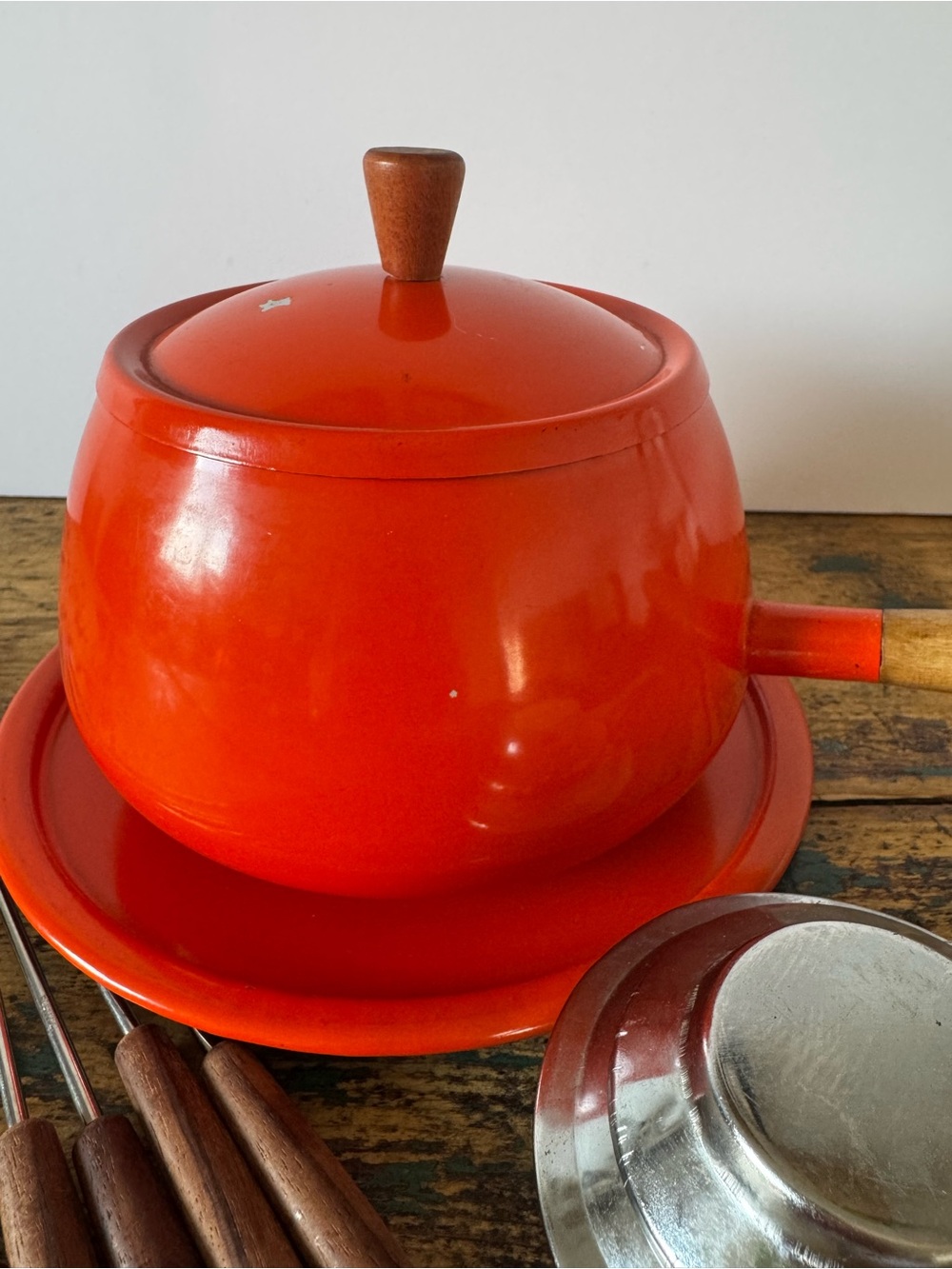 Orange Enamel Chocolate Fondue Pot with Wooden Handle - Brand Unspecified - Picture 14 of 14